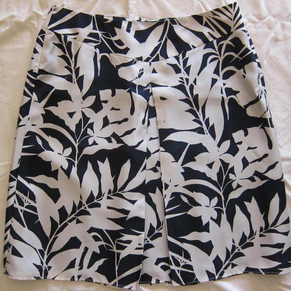 ANN TAYLOR PETITES TROPICAL FLORAL PRINT BLACK & WHITE PLEATED SILK SKIRT - P10